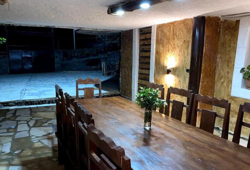 تختخواب و صبحانه Elegaya Guest House