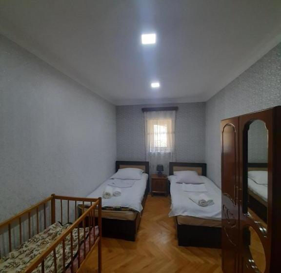 تختخواب و صبحانه Elegaya Guest House