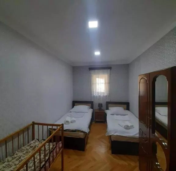 تختخواب و صبحانه Elegaya Guest House