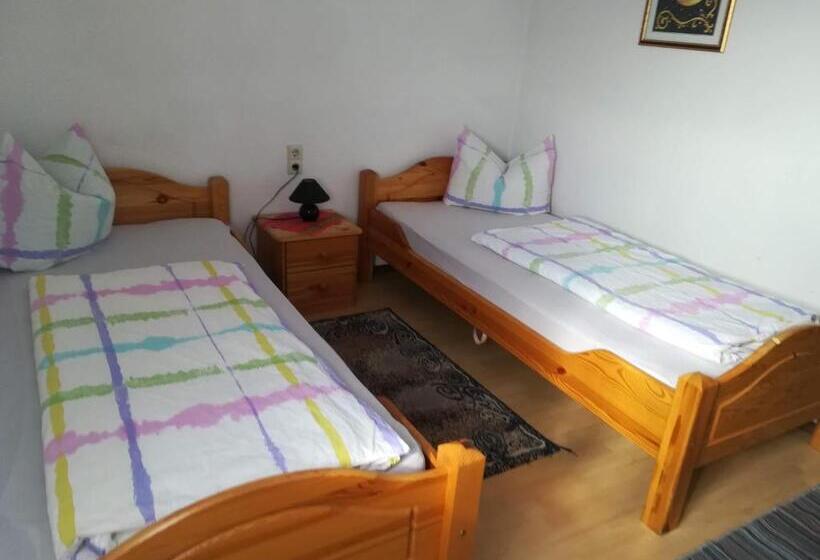 בית מלון כפרי Brauhaus Fröschl