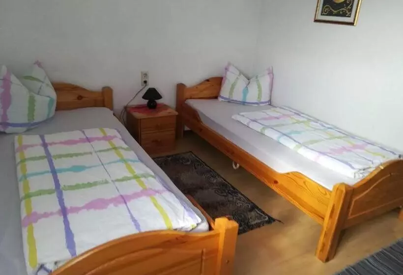 Hotelli Brauhaus Fröschl