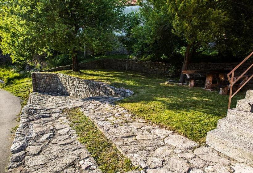 هتل Nikolin Konak