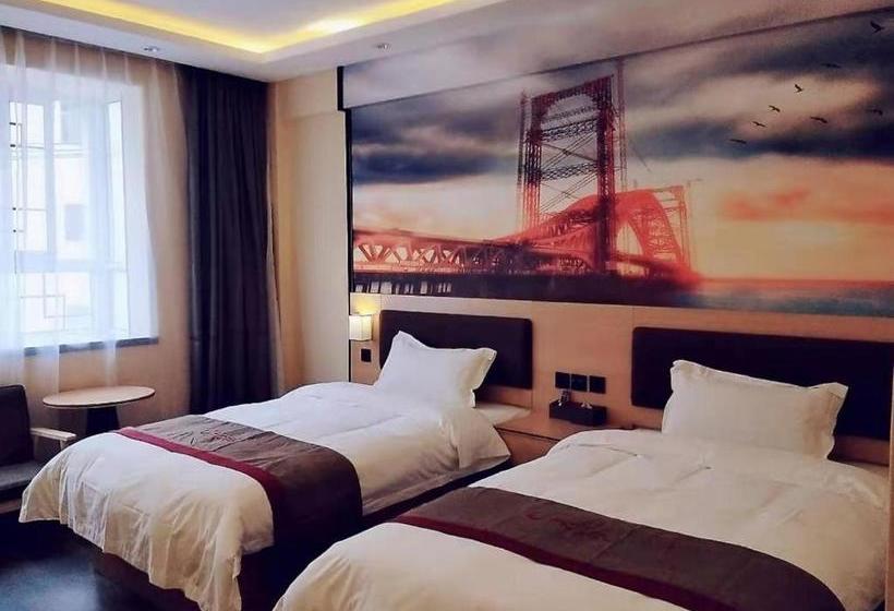 Thank Inn Plus Hotel Qiandongnan Zhenyuan County Railway Station