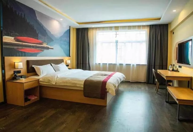 Thank Inn Plus Hotel Qiandongnan Zhenyuan County Railway Station