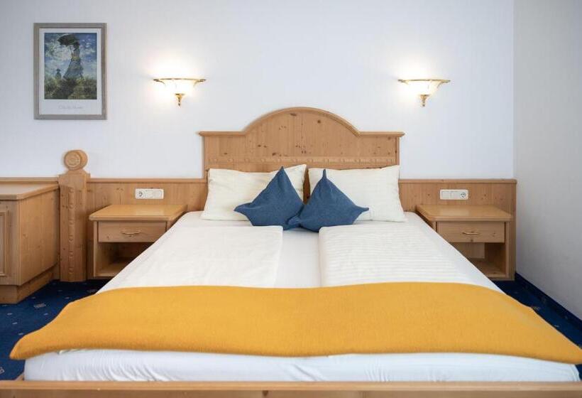 ホテル Waidachhof