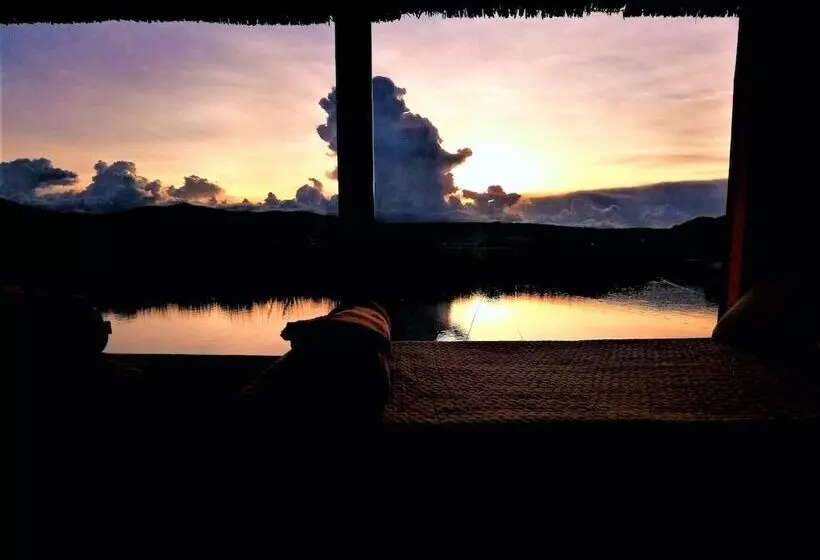 ペンション Uros Suma Jakaña Lodge