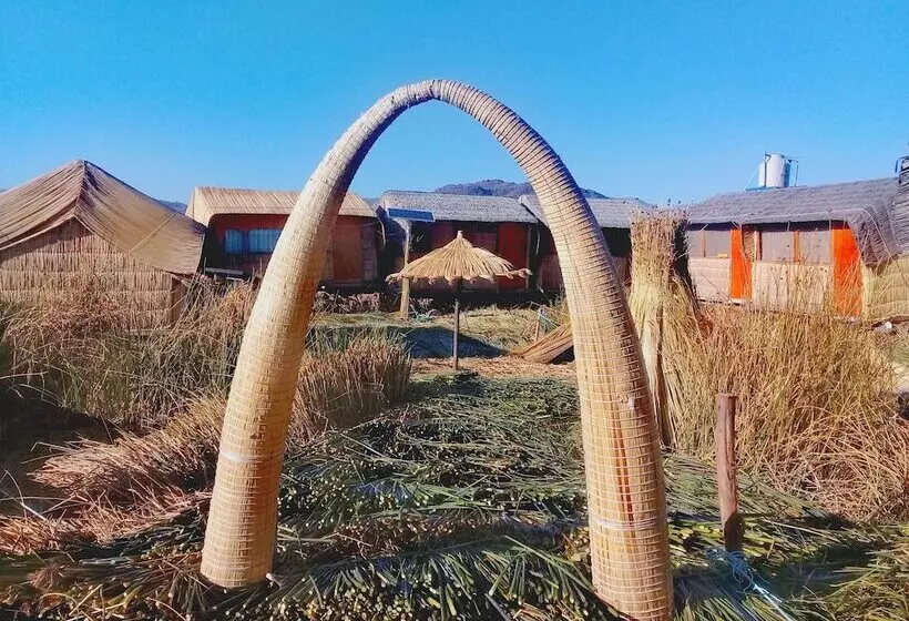ペンション Uros Suma Jakaña Lodge