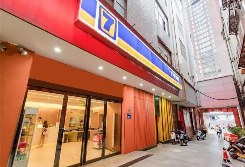 ホテル 7 Days Inn Zhengzhou Erqi Square Metro Station Branch