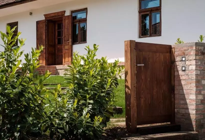 Hotelli Almalomb Apartman