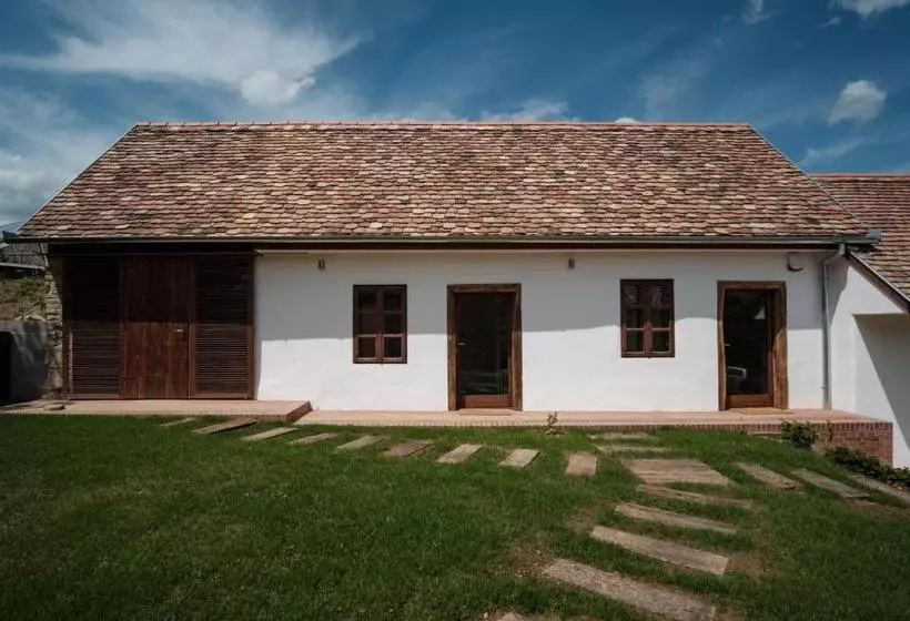 Hotelli Almalomb Apartman