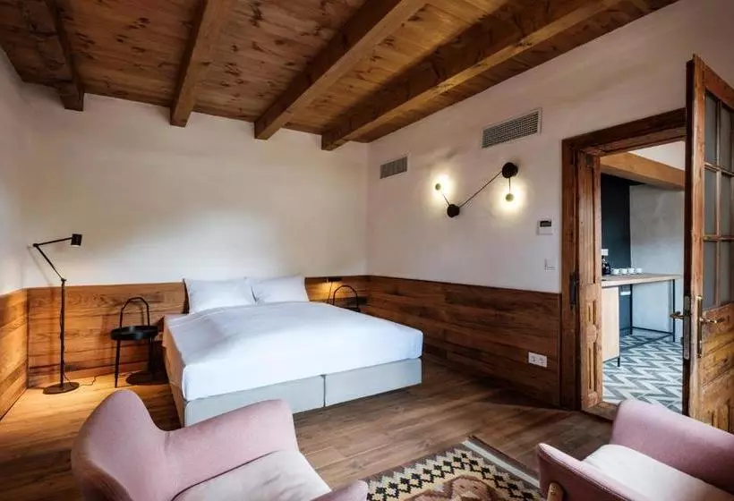 Hotelli Almalomb Apartman