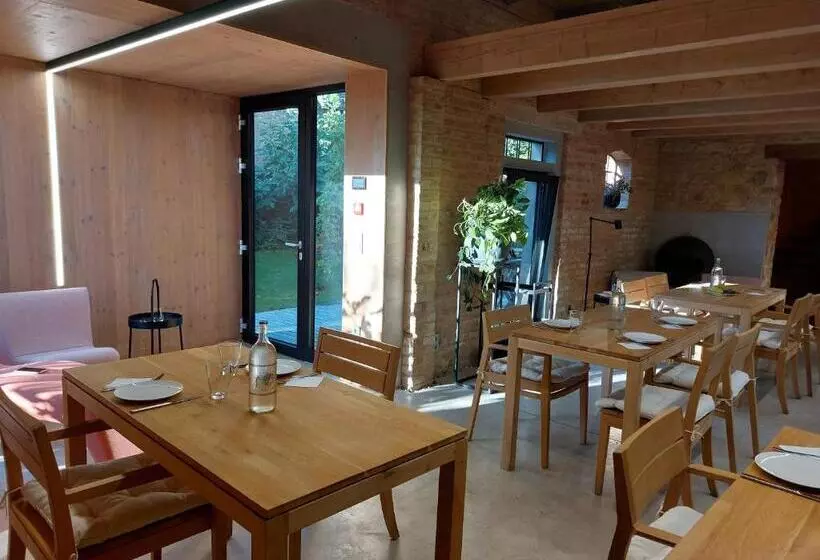 Hotelli Almalomb Apartman