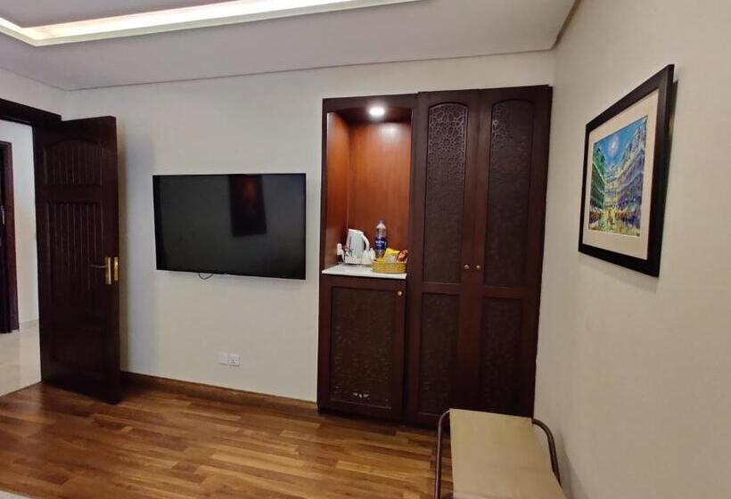 هتل Ramada By Wyndham Lahore Gulberg Ii