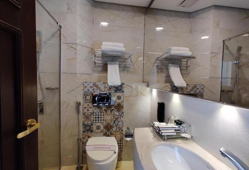 هتل Ramada By Wyndham Lahore Gulberg Ii