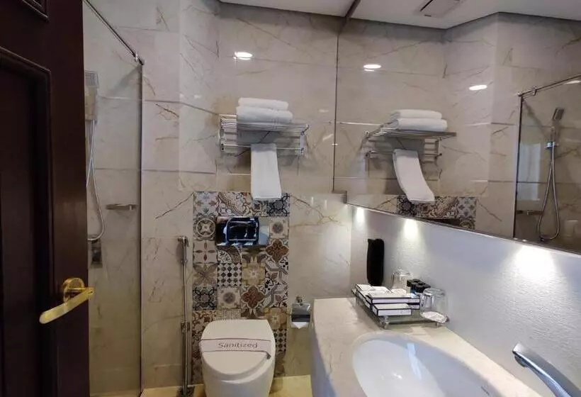 هتل Ramada By Wyndham Lahore Gulberg Ii