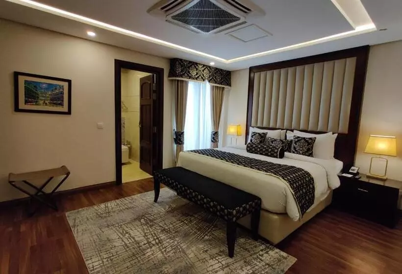 هتل Ramada By Wyndham Lahore Gulberg Ii