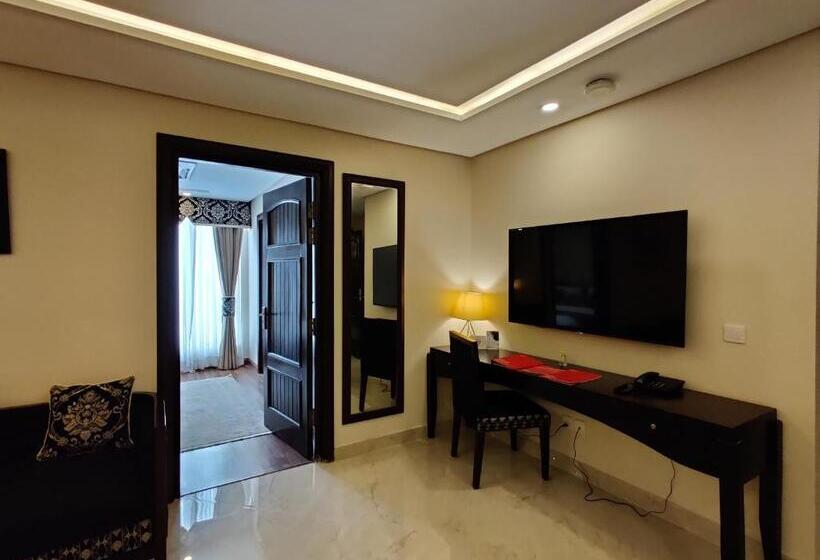 هتل Ramada By Wyndham Lahore Gulberg Ii