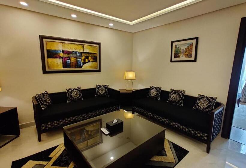 هتل Ramada By Wyndham Lahore Gulberg Ii