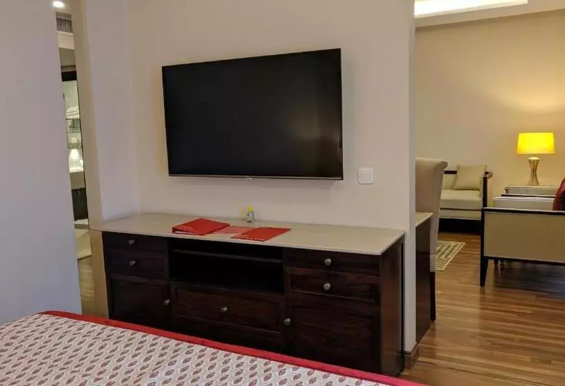 هتل Ramada By Wyndham Lahore Gulberg Ii