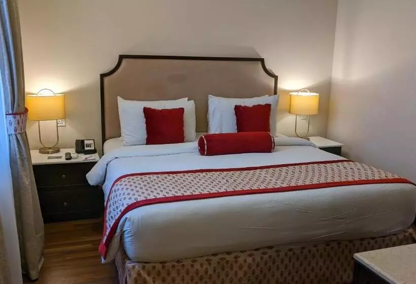 هتل Ramada By Wyndham Lahore Gulberg Ii