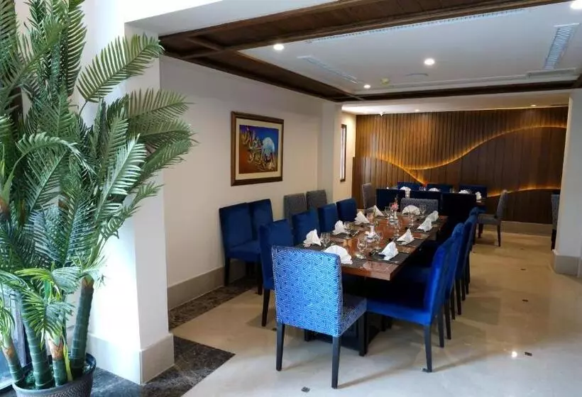 هتل Ramada By Wyndham Lahore Gulberg Ii