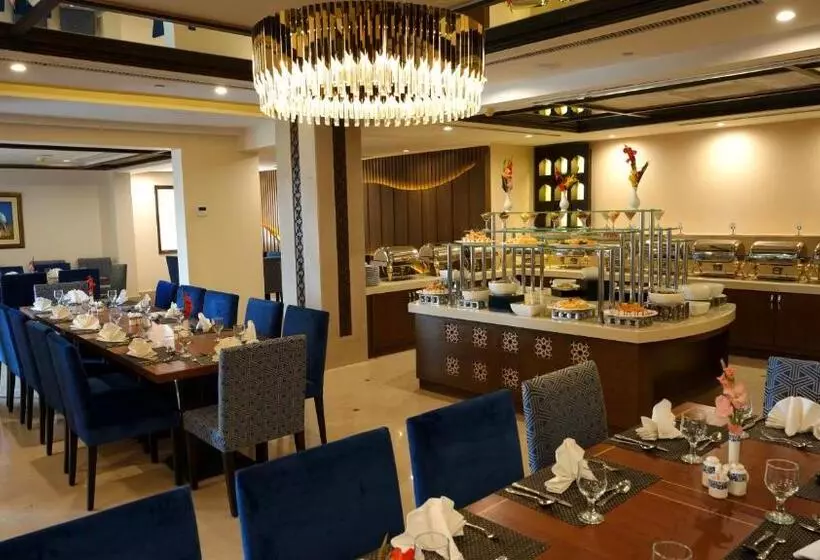 هتل Ramada By Wyndham Lahore Gulberg Ii