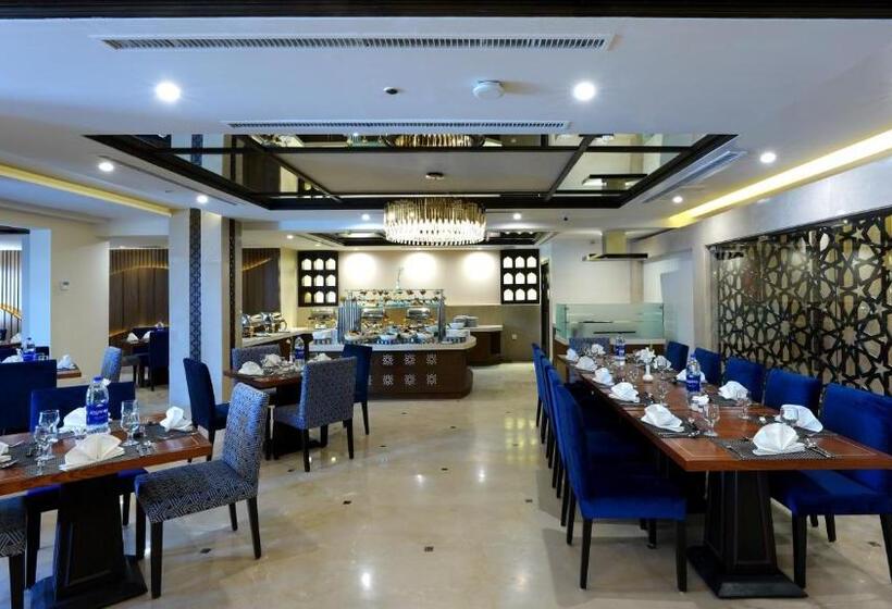 هتل Ramada By Wyndham Lahore Gulberg Ii