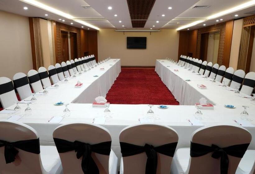 هتل Ramada By Wyndham Lahore Gulberg Ii