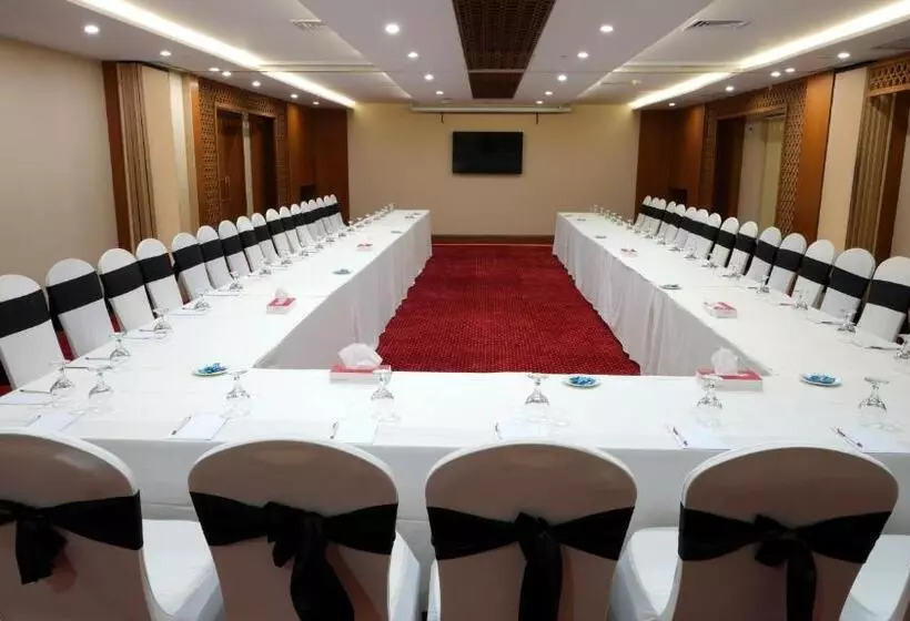 هتل Ramada By Wyndham Lahore Gulberg Ii