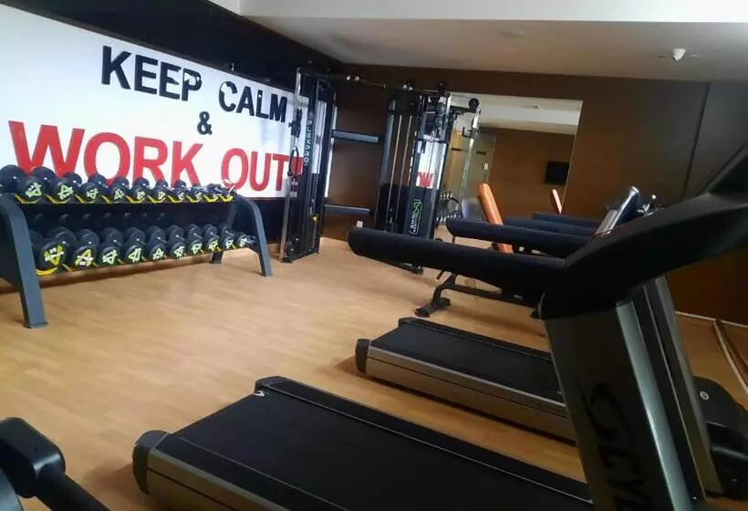 هتل Ramada By Wyndham Lahore Gulberg Ii