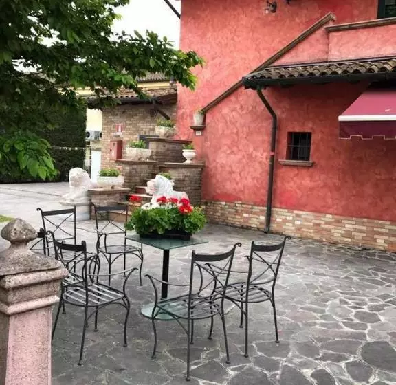 ホテル Ristorante Casalta