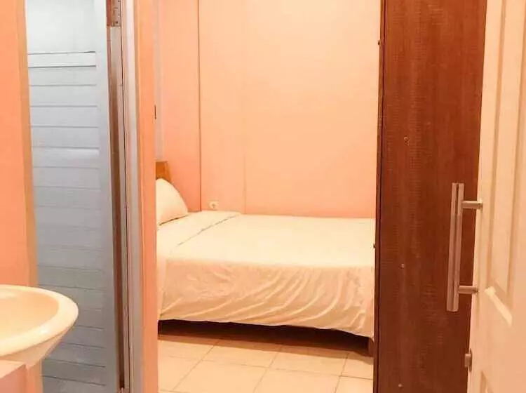 Hotel Roomz Budget Residence