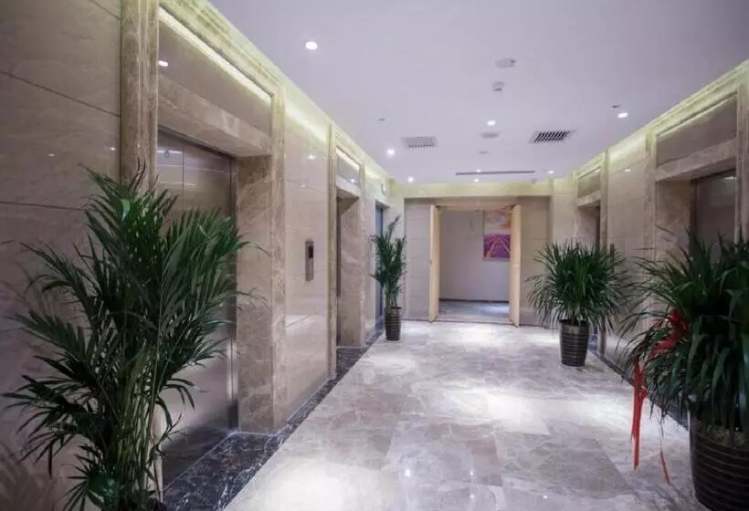 Lavande Hotel Korla City Government Swan Lake