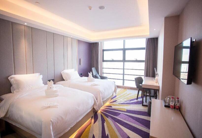 Lavande Hotel Korla City Government Swan Lake