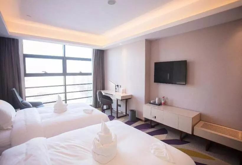 Lavande Hotel Korla City Government Swan Lake