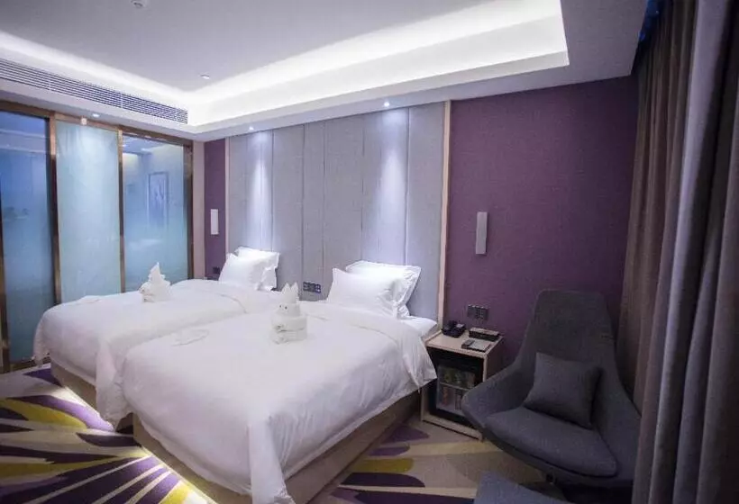 Lavande Hotel Korla City Government Swan Lake