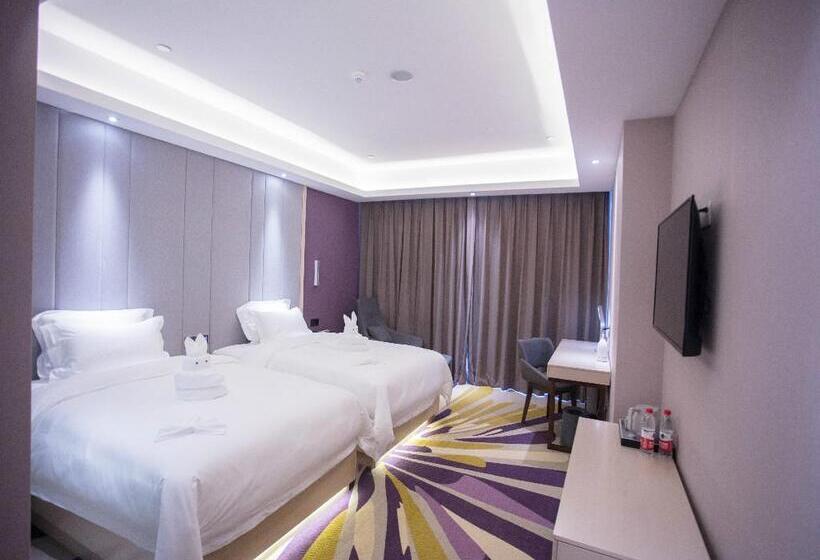 Lavande Hotel Korla City Government Swan Lake