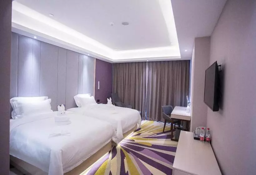 Lavande Hotel Korla City Government Swan Lake