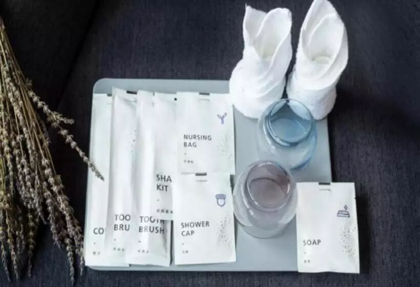 Lavande Hotel Korla City Government Swan Lake