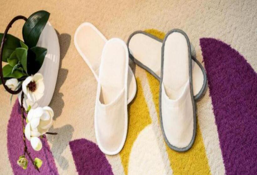 Lavande Hotel Korla City Government Swan Lake