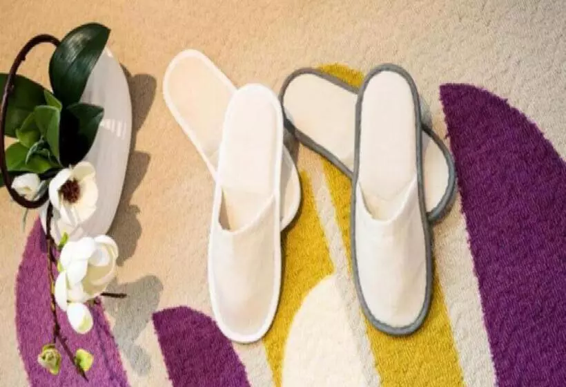 Lavande Hotel Korla City Government Swan Lake