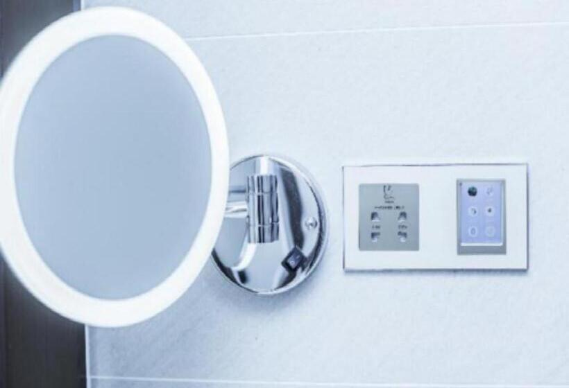 Lavande Hotel Korla City Government Swan Lake