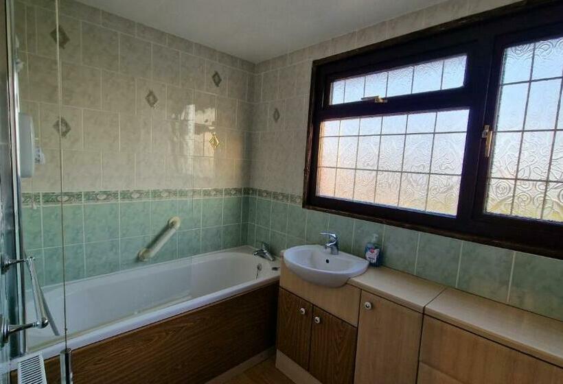 پانسیون Shergold House