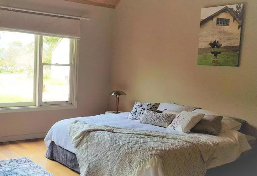 تختخواب و صبحانه Olinda Yarra Cottage