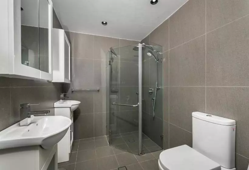 هتل Studios On King