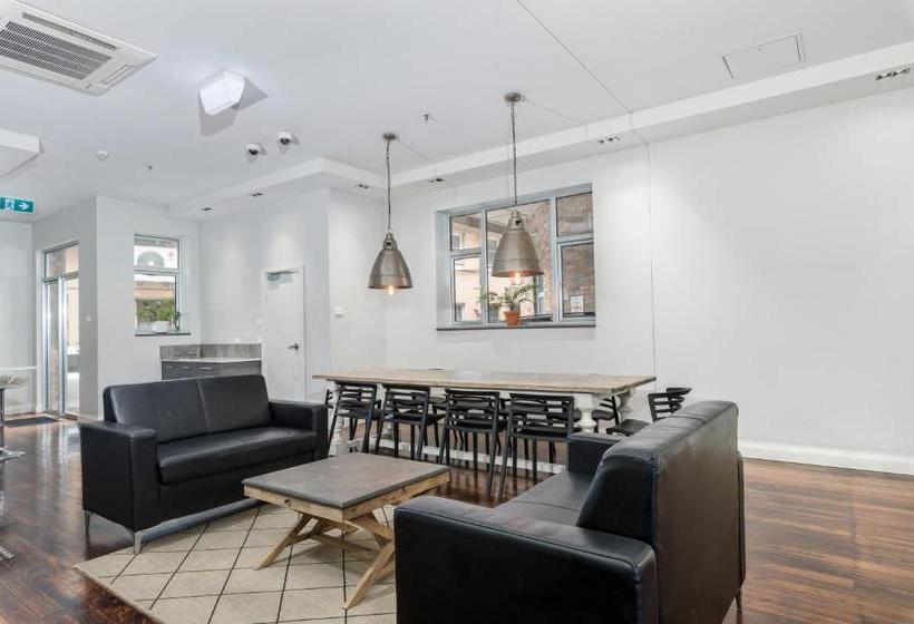 בית מלון כפרי Studios On King