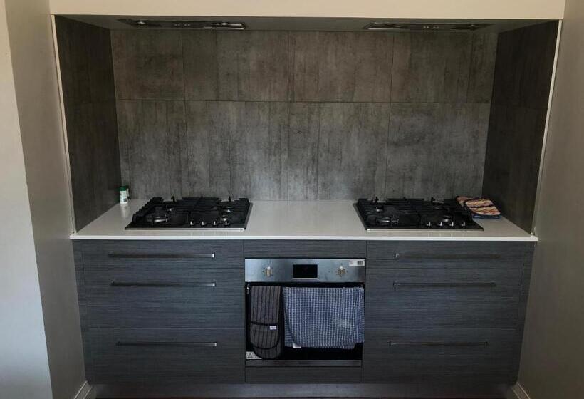 בית מלון כפרי Studios On King