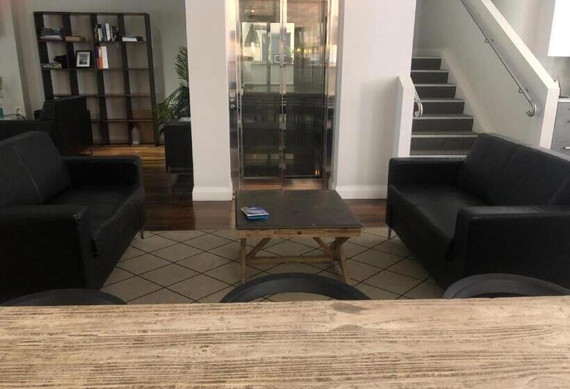 בית מלון כפרי Studios On King