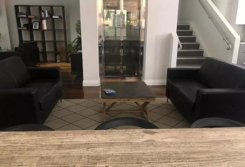 هتل Studios On King