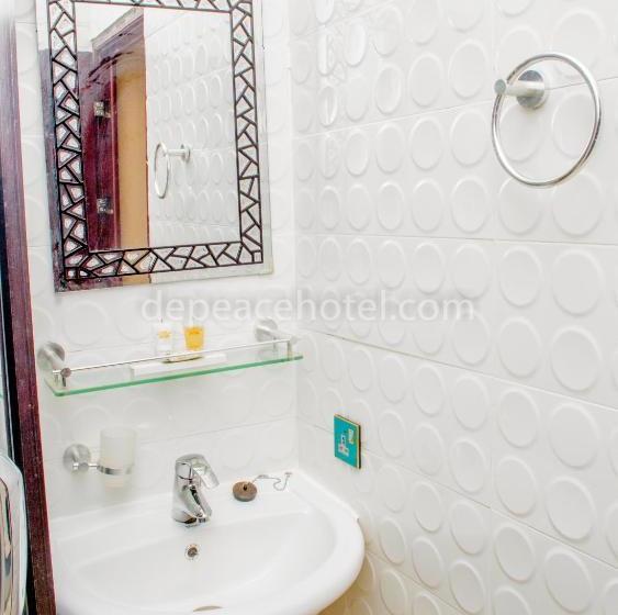 هتل Depeace And Suites